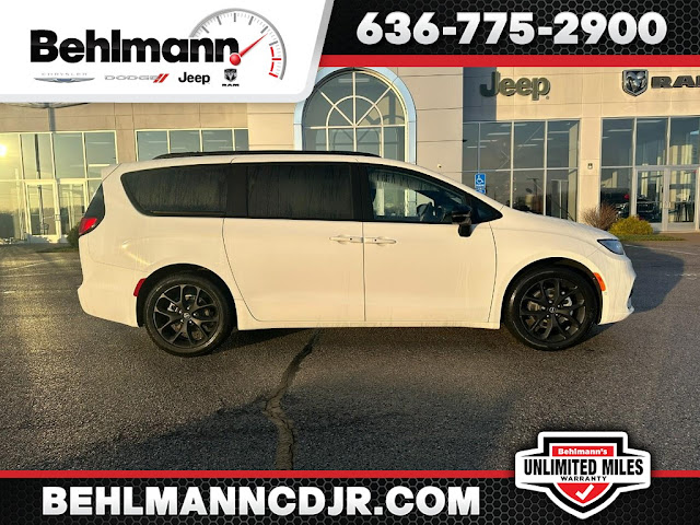 2026 Chrysler Pacifica Select