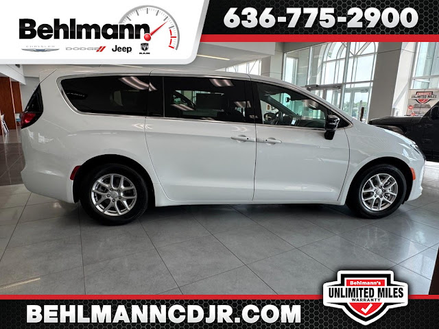 2027 Chrysler Pacifica Select