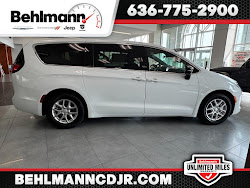 2027 Chrysler Pacifica Select