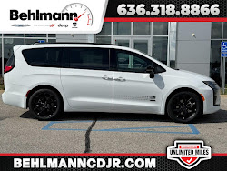2027 Chrysler Pacifica Select